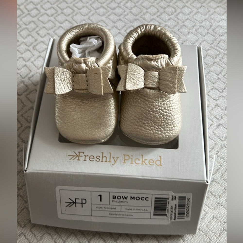 Freshly Picked Size 1 Platinum Bow Mocc